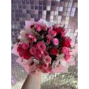 ИЗЫСКАННЫЙ БУКЕТ ИЗ КУСТОВЫХ И ОДИНОЧНЫХ РОЗ