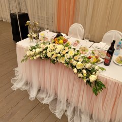 Персиковое оформление зала на торжество