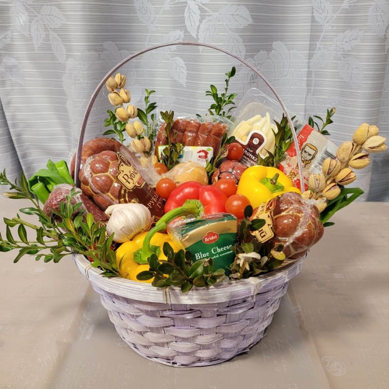 Съедобная композиция &laquo;Вкусняш&raquo;