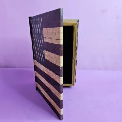 Интерьерный сувенир &laquo;Шкатулка с флагом&raquo;