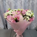 БУКЕТ ИЗ ЛИЗИАНТУСА И РОЗ ЛЕГКОСТЬ