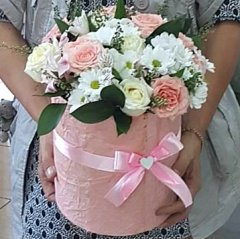 Цветы в шляпной коробке &laquo;Робкая любовь&raquo;