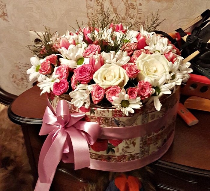 Цветы в коробочке «Розовое поле» — доставка цветов Пушкино